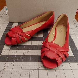 NWOT Wide Cute Peep-toe Flats